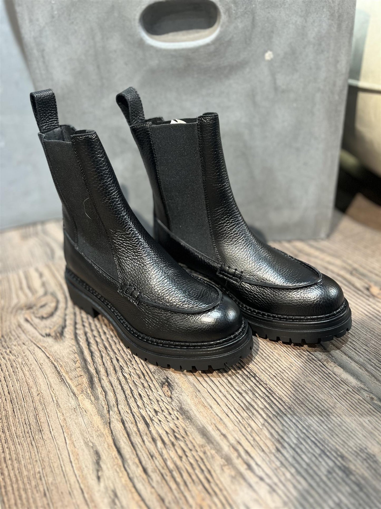 KMB A6457 Black