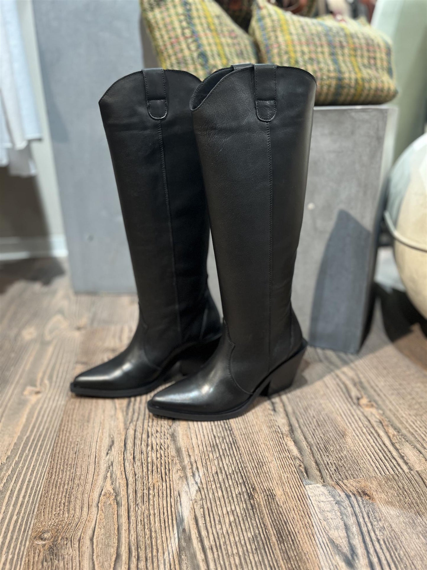 KMB A6049 Black