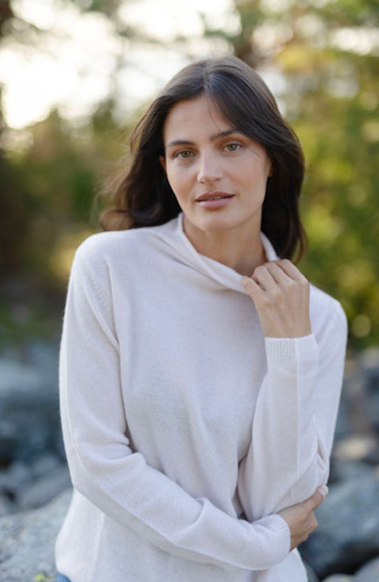 Amuse by Veslemøy Martine Genser Offwhite