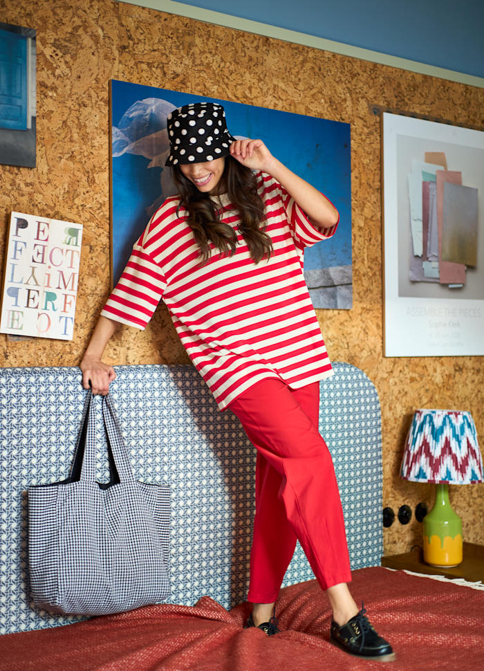 Black Colour Beate Barrel Pant Red