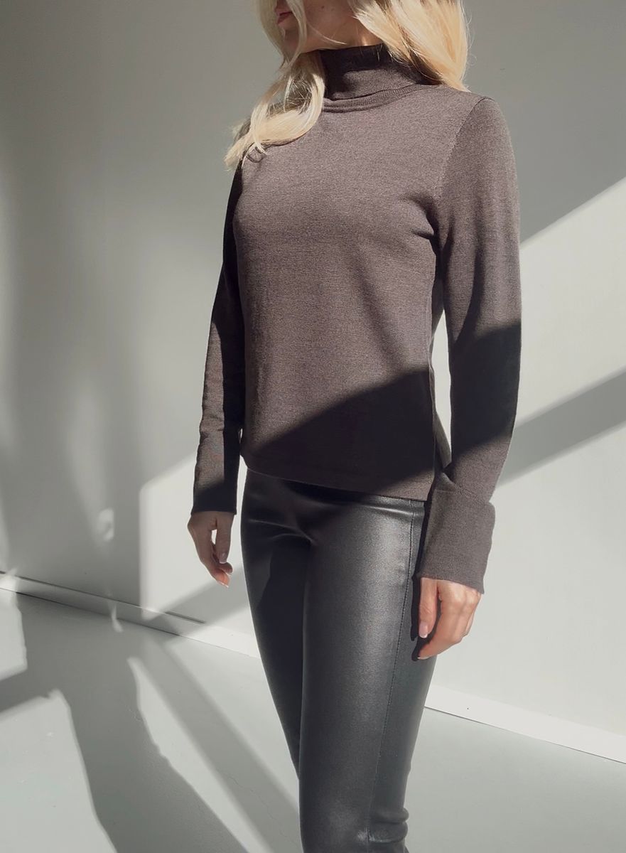 Amuse by Veslemøy Mathilde Genser Brown