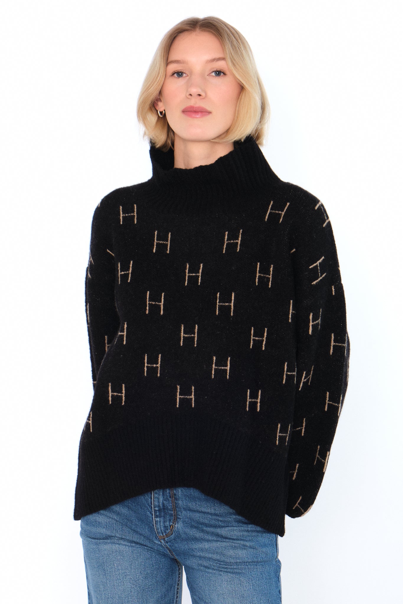 HÉST Fam Sweater Short Black