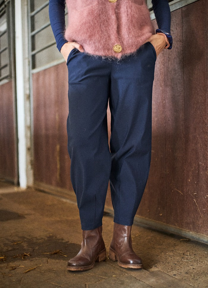 Black Colour Beverly Barrel Pant Navy