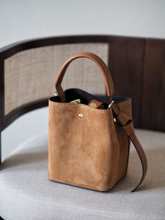 7-Days Bøtteveske Semsket Skinn Camel