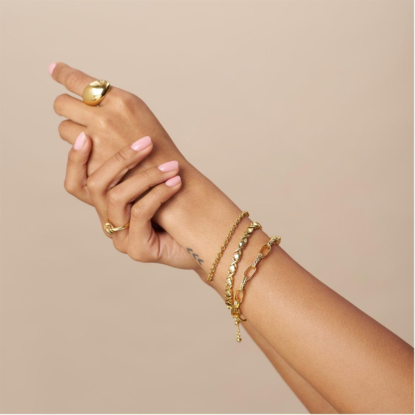 Orelia Textured Oval Link Bracelet Gold