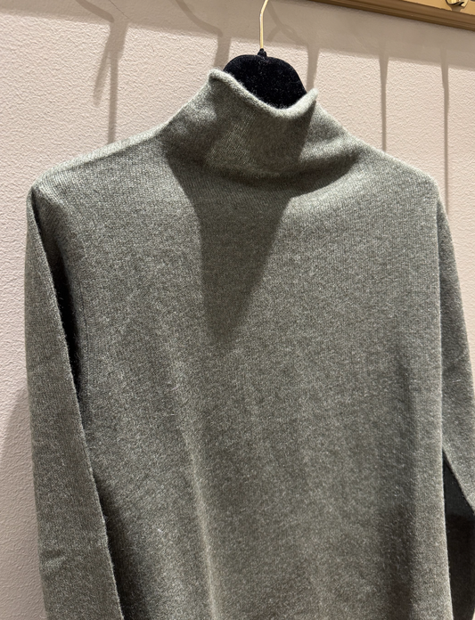 Amuse by Veslemøy Martine Genser Olive