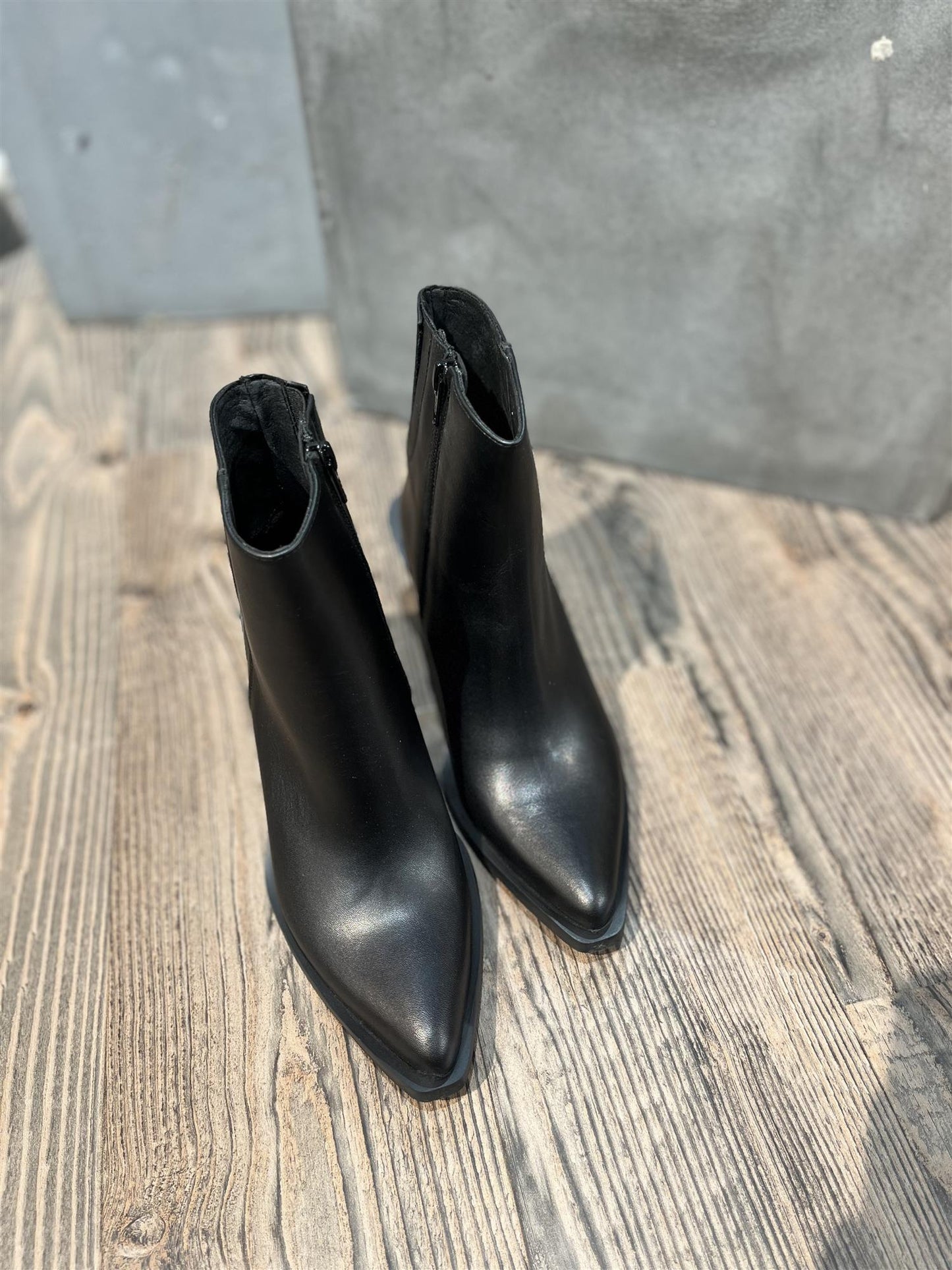 KMB A6733 Black