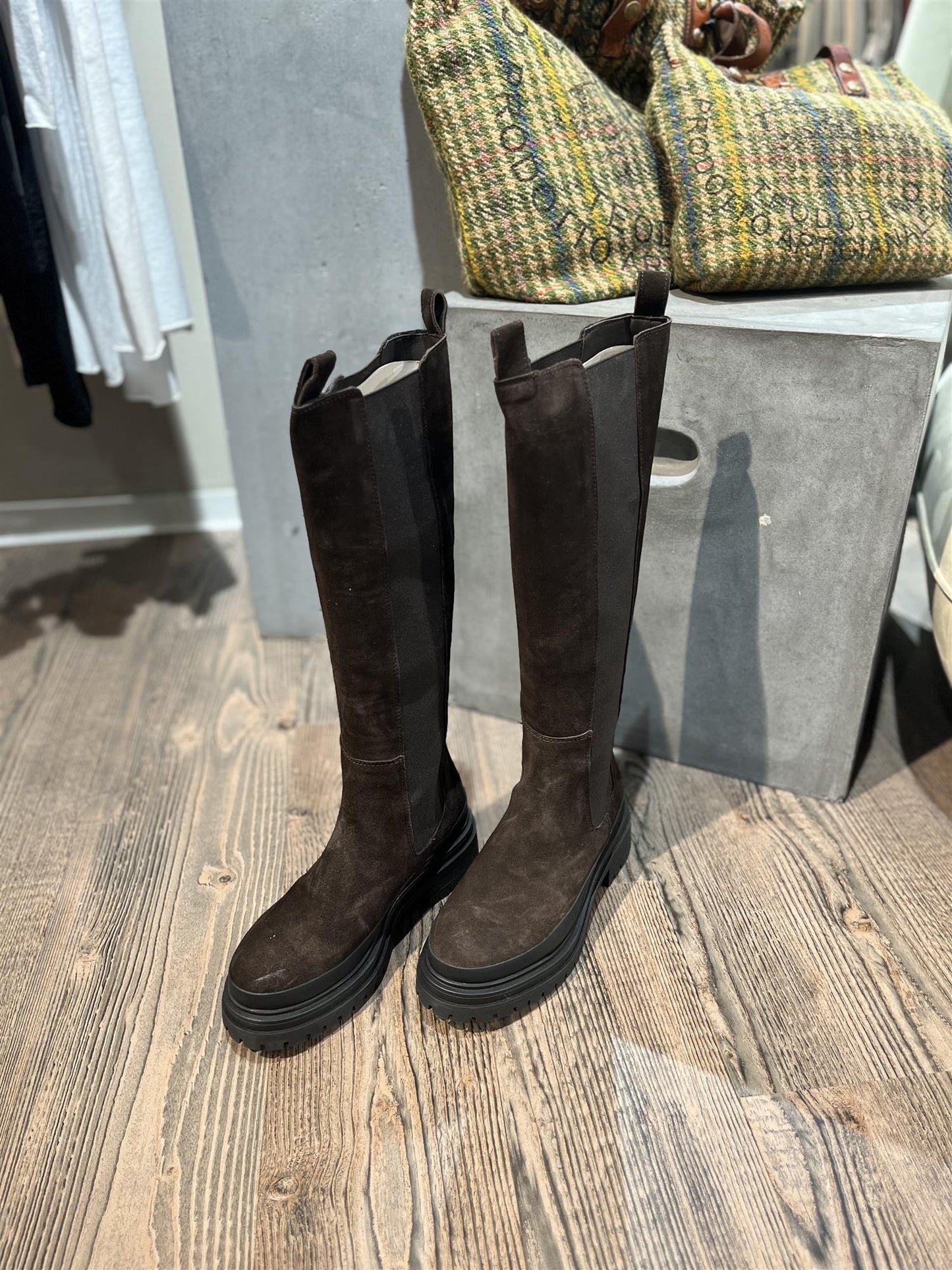 KMB A5739 Chocolate