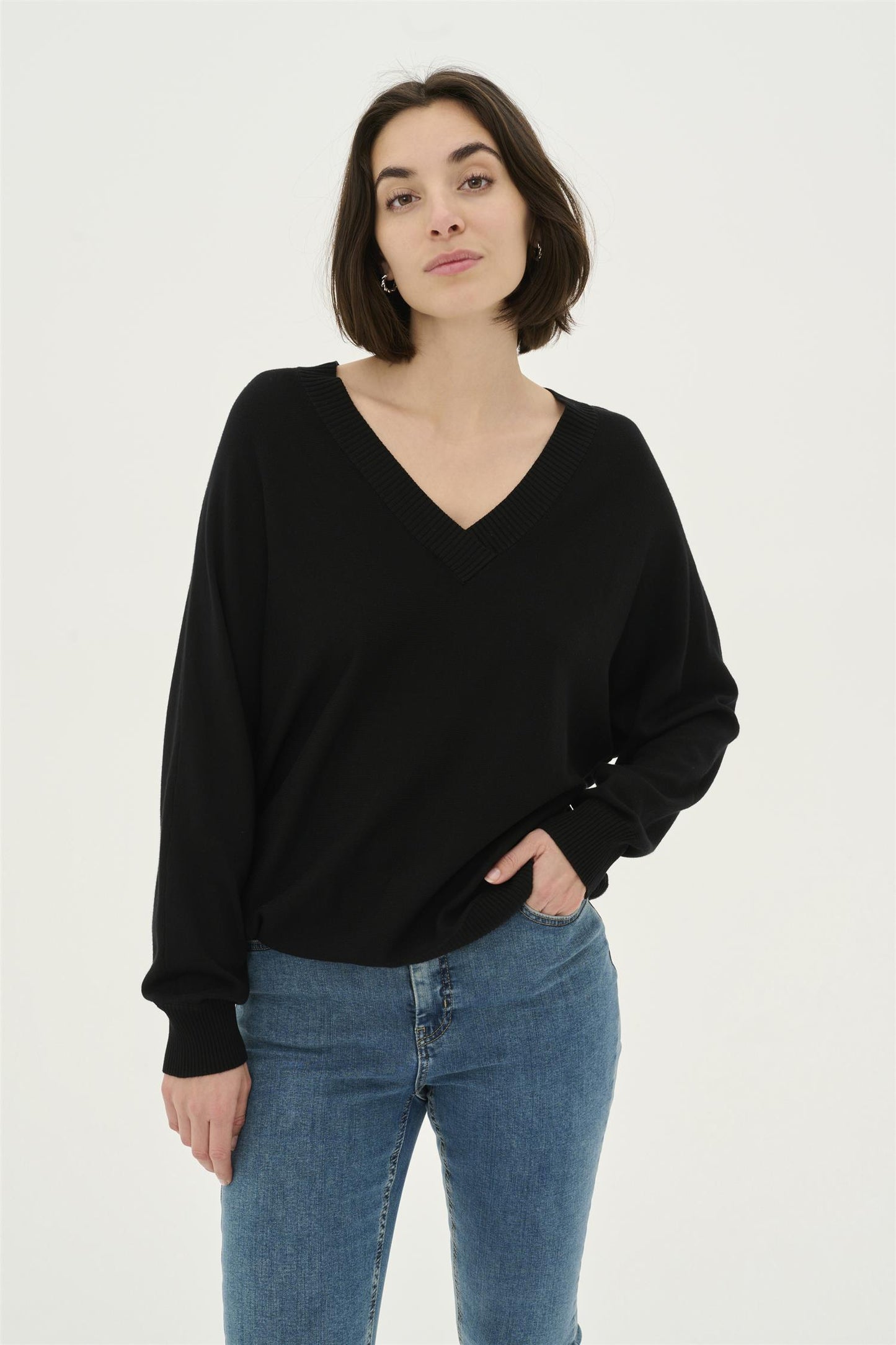 Culture Annemarie V-neck Pullover Black