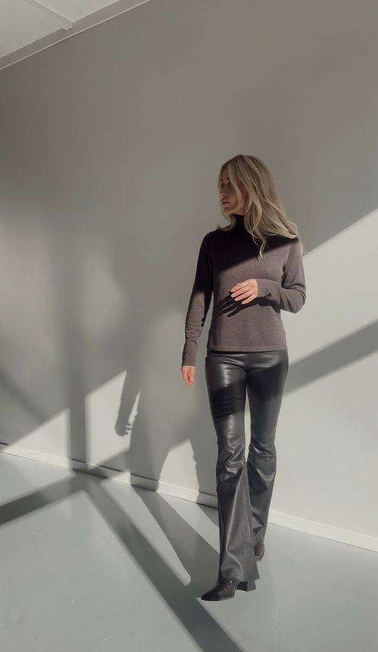 Amuse by Veslemøy Mathilde Genser Brown