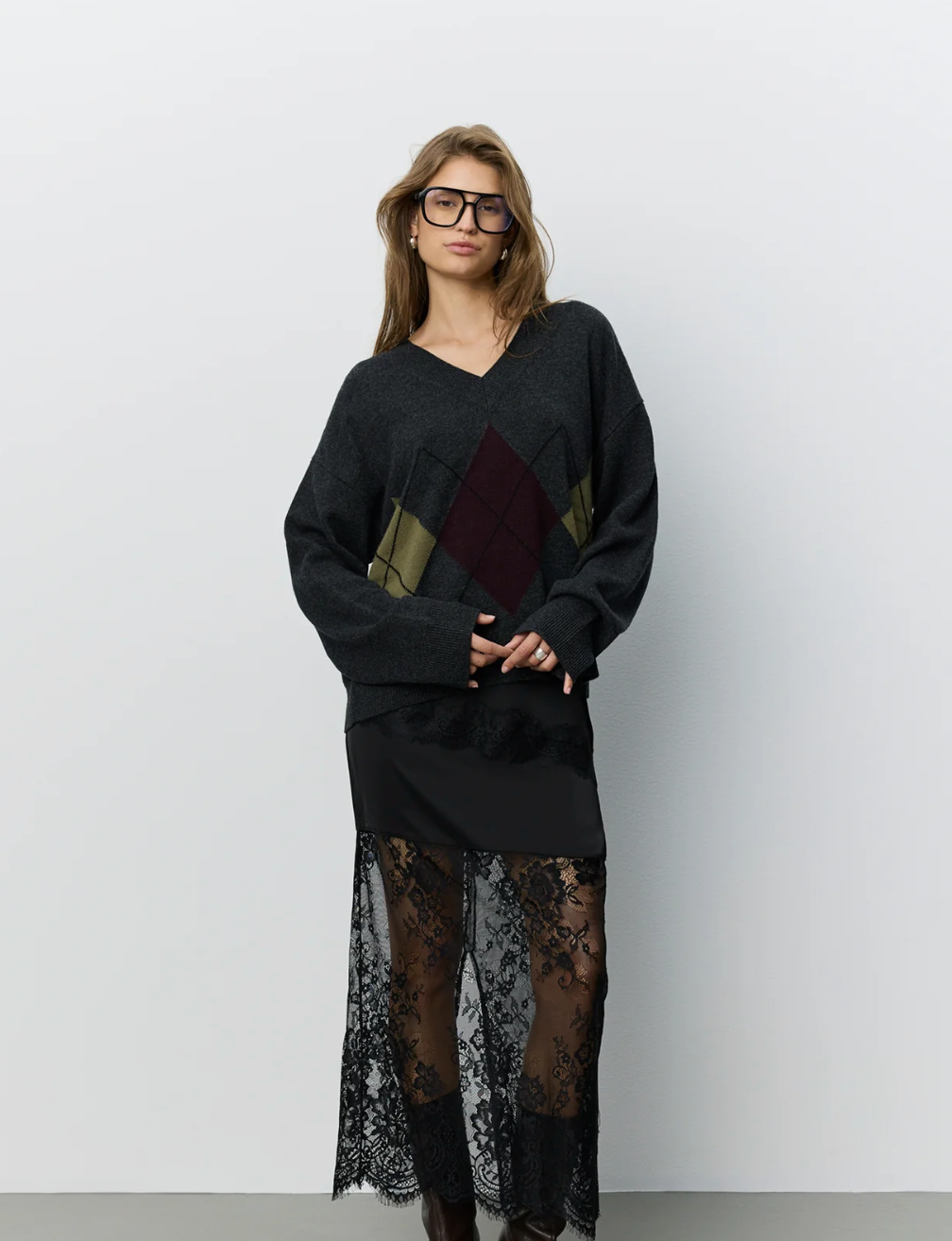 Sofie Schnoor Pale V-neck Argyle Knit Sweater Dark Grey