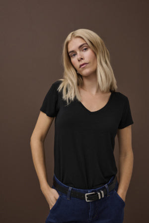 Culture Poppy V-neck T-Shirt Black