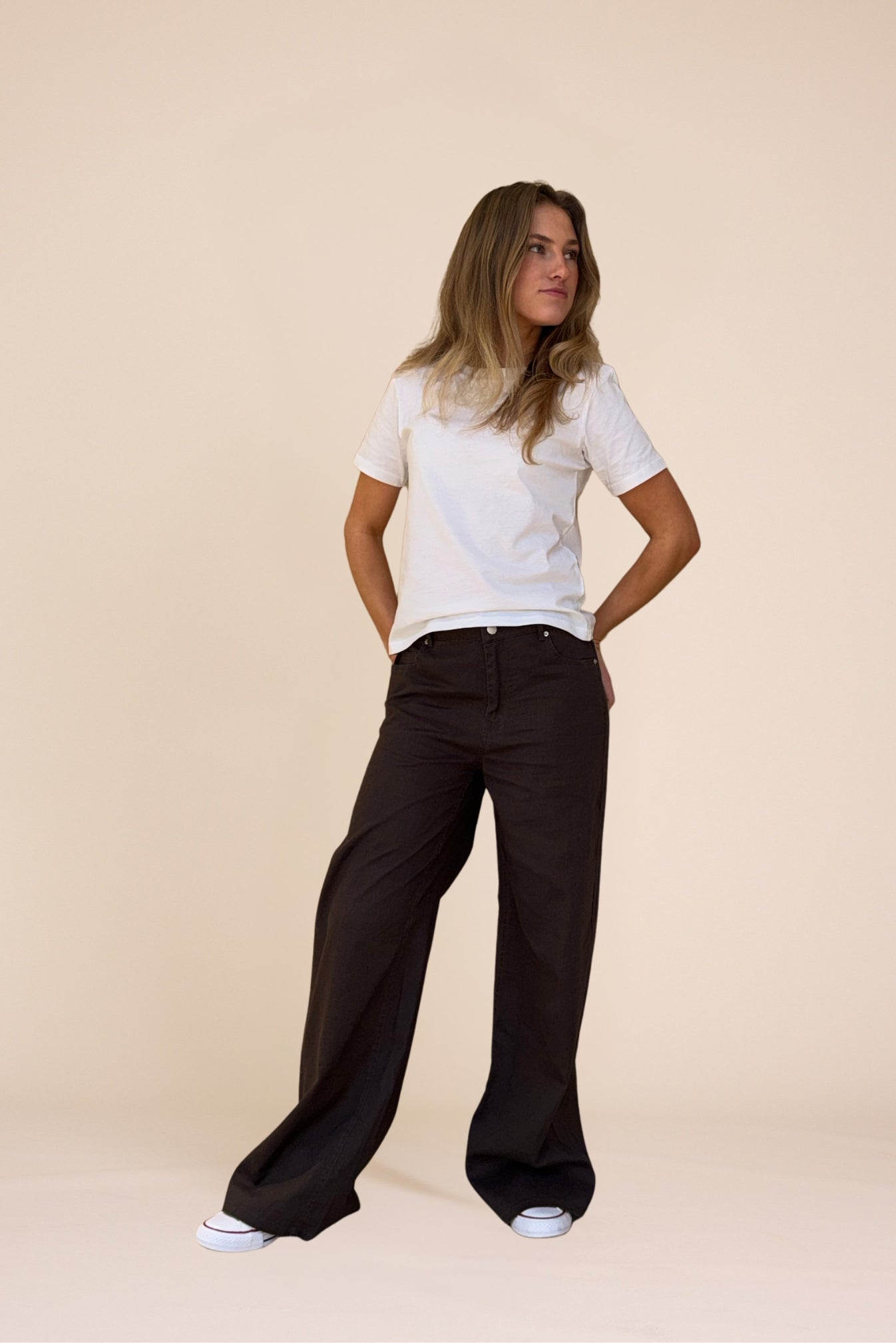 Line of Oslo St. Barth Linen Dark Brown