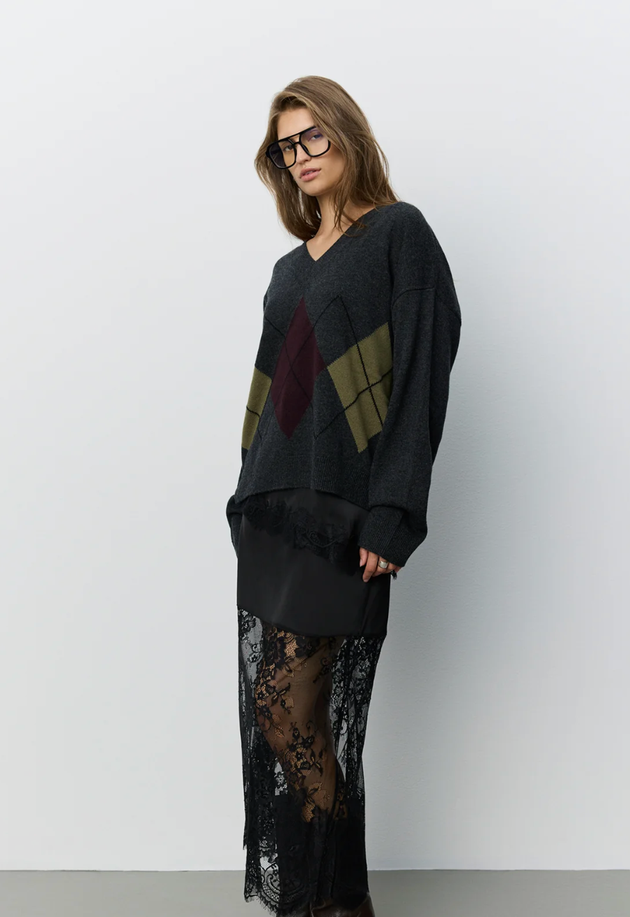 Sofie Schnoor Pale V-neck Argyle Knit Sweater Dark Grey