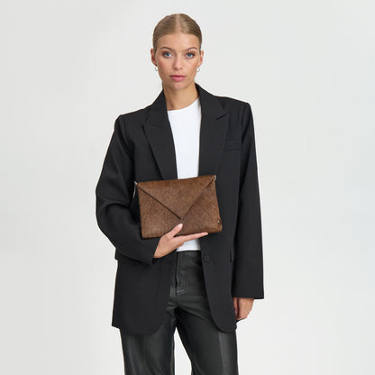 Depeche Clutch Walnut