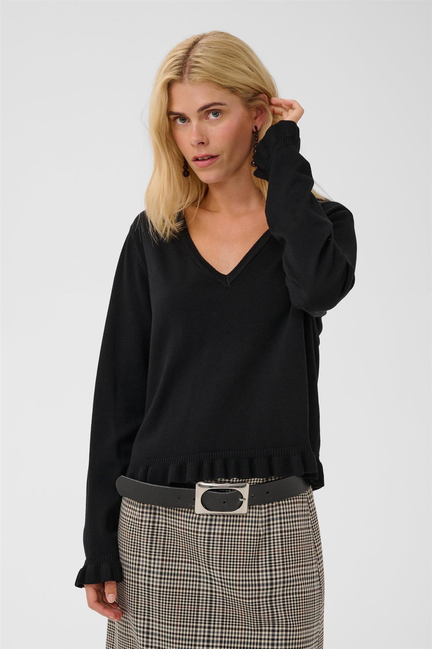 Culture Clare Annemarie Frill V-neck Black