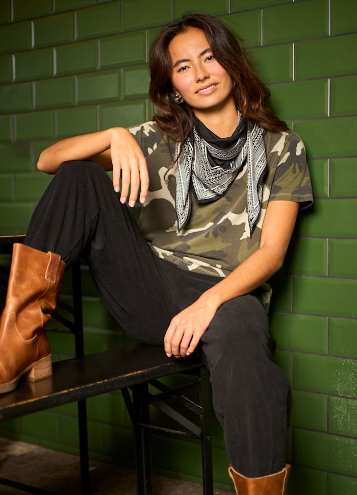 Black Colour Zelda S/S T-shirt Army Camo