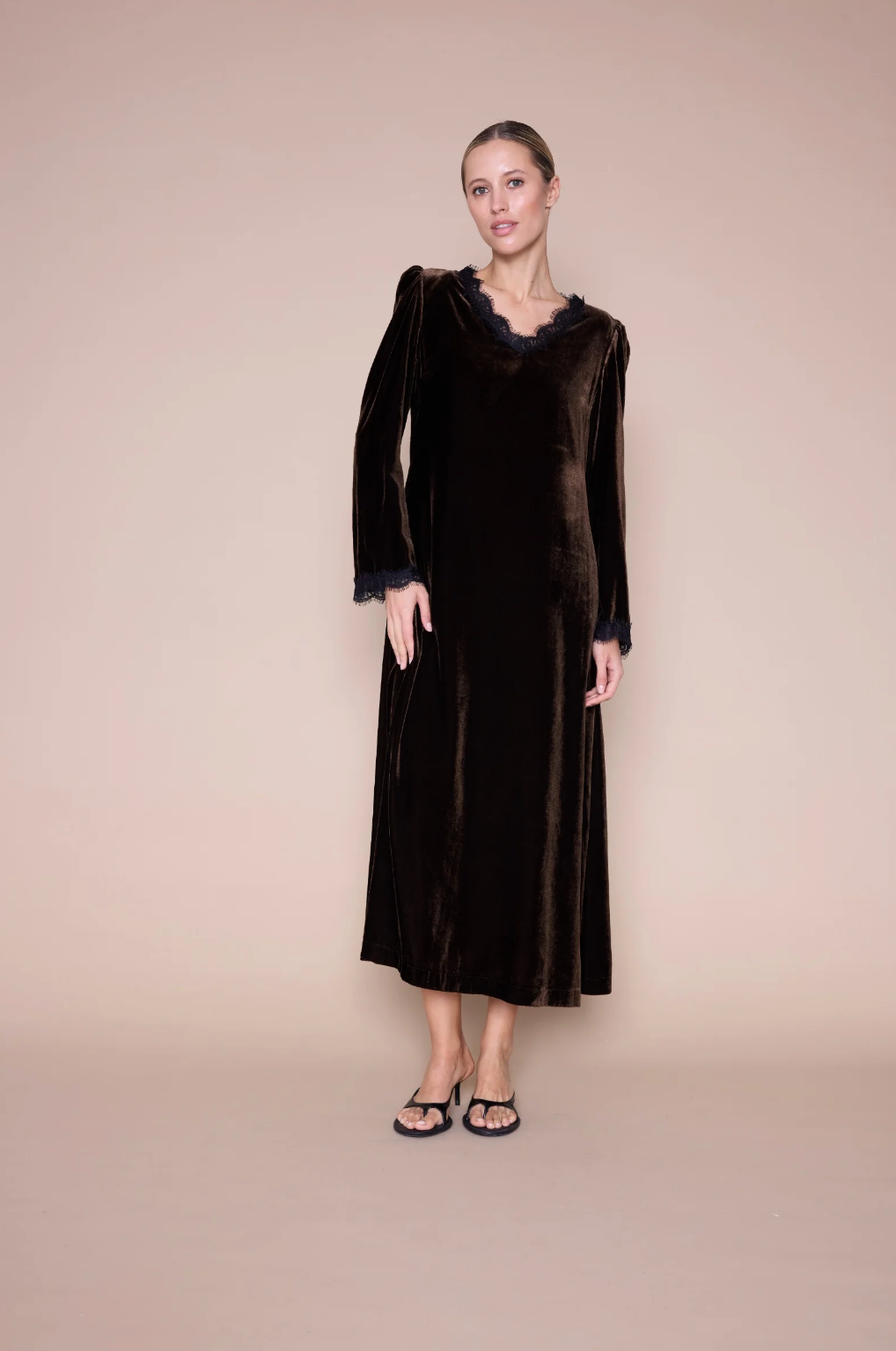 Line of Oslo Maud Dress Velvet Brown