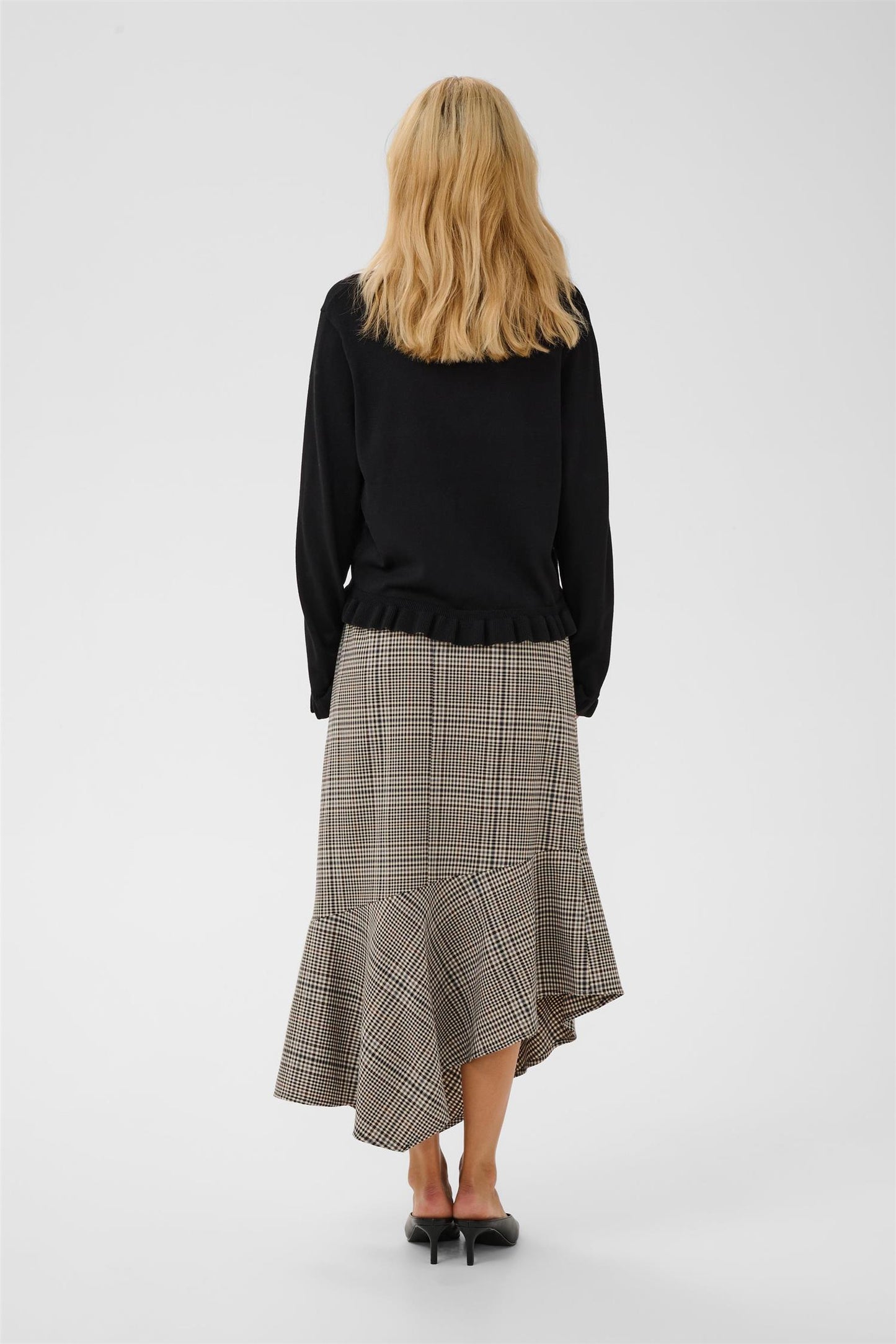 Culture Clare Annemarie Frill V-neck Black