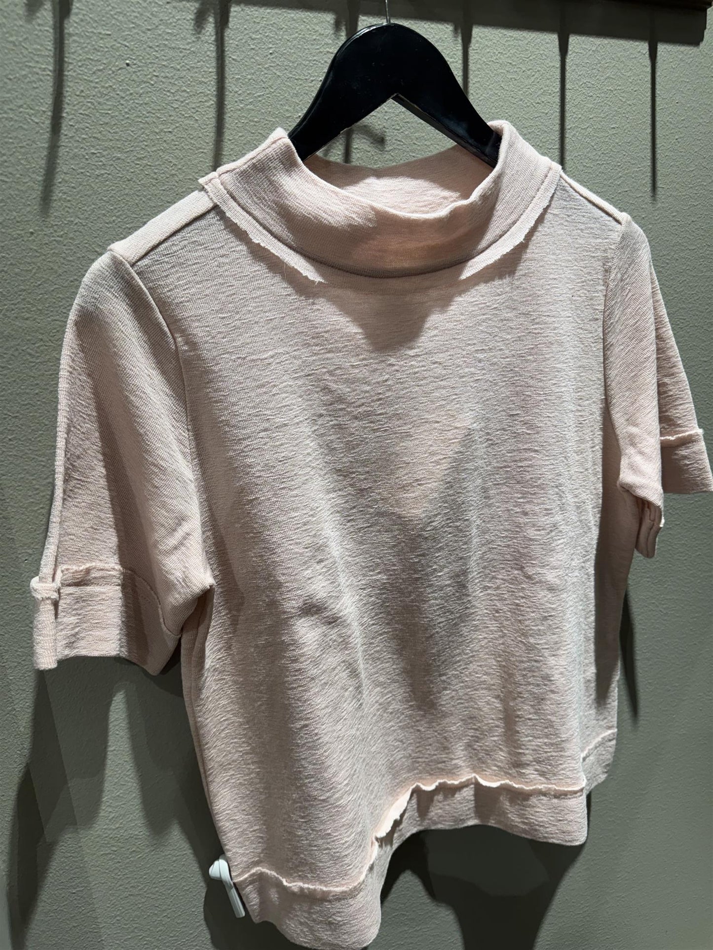 By Basics T-shirt w/ raw edges rose